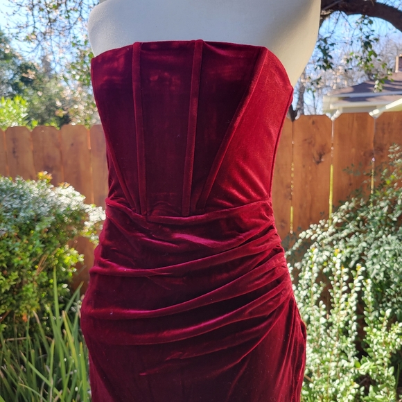 Lulu's Glamorous Celebrations Wine Red Velvet Strapless Tulip Dress NWOT - Picture 8 of 13